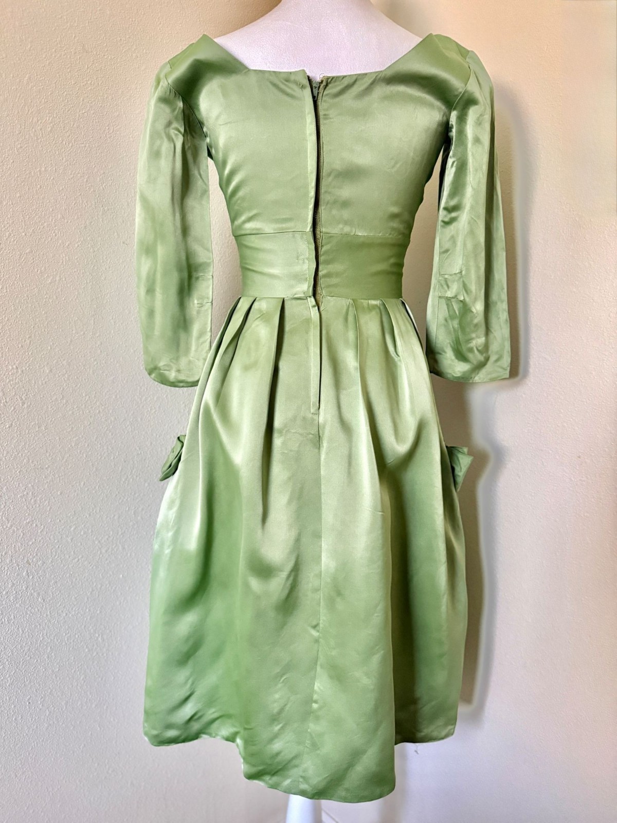 Vintage 1950s 3 4 Sleeve Wiggle Midi Dress In Light Green With Bow Details