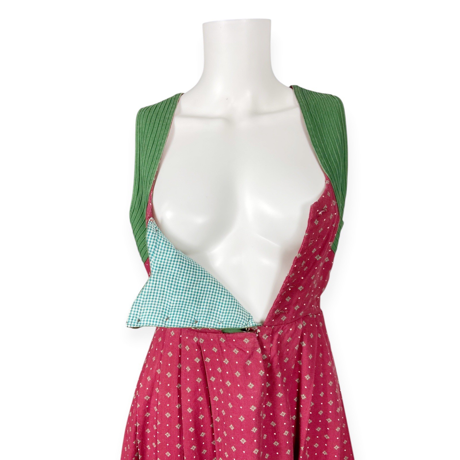 Vintage Women’s Red & Green Dirndl Dress Oktoberfest German Bavarian 40