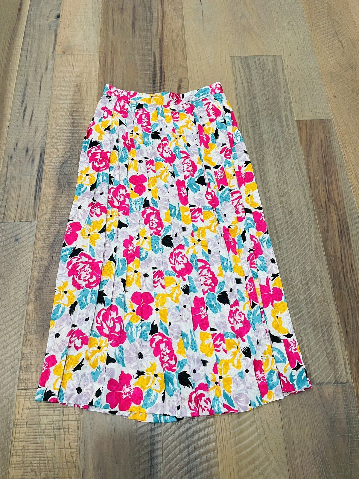 Halston III Vintage Midi Pleated Skirt Size 8 Colorful Floral Artsy Spring