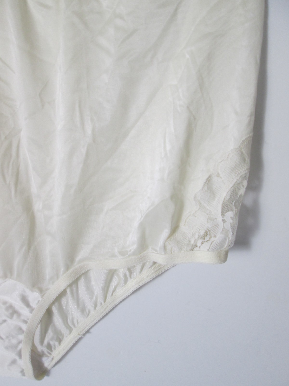 Vanity Fair Perfectly Yours Ivory Lace Panel Brief Silky High Waist Panty Sz 10
