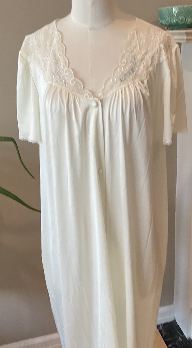 Vintage Vanity Fair Ivory Nylon Nightgown Robe Size Large USA