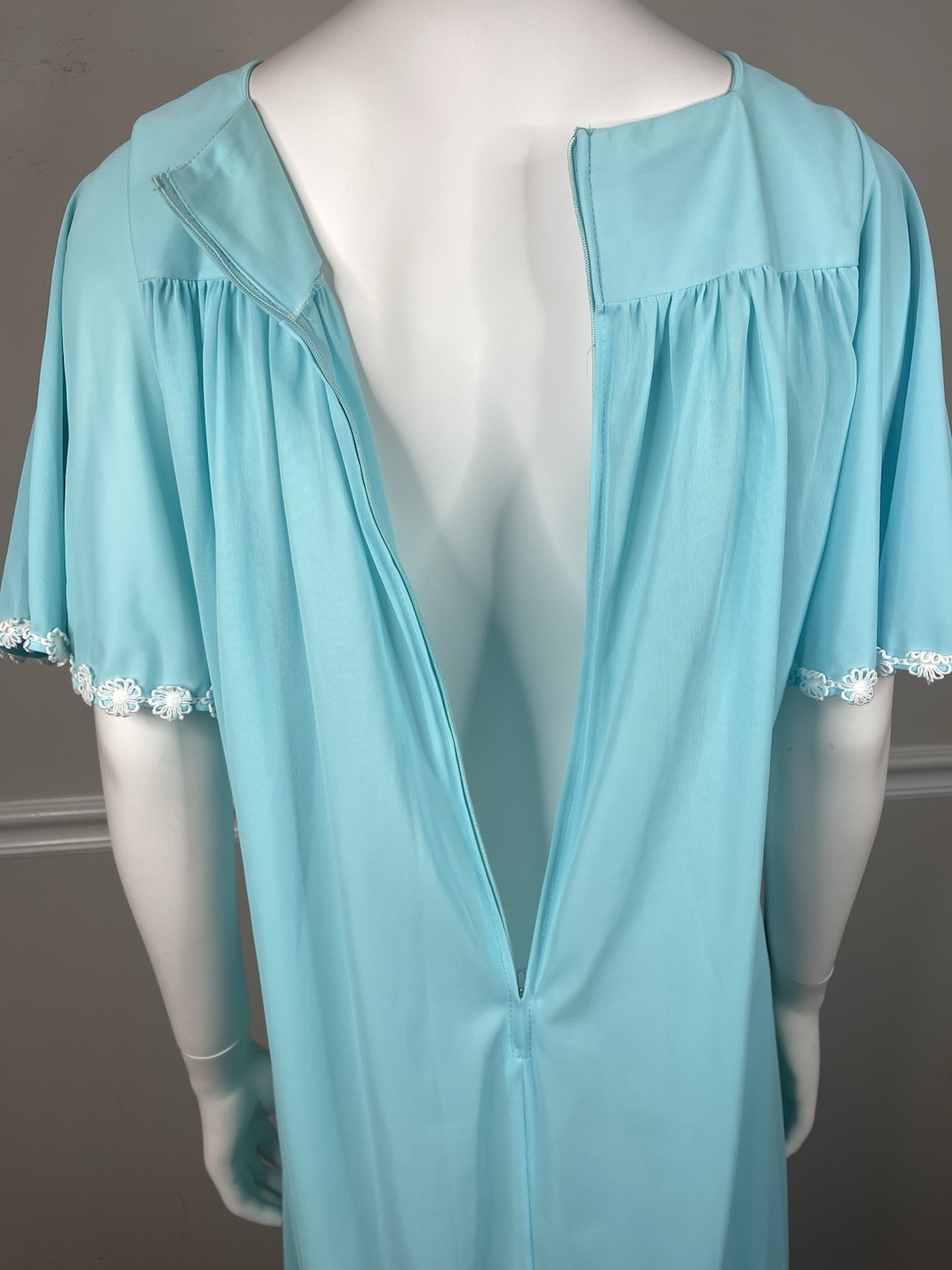 VINTAGE Women’s Loungewear Nylon size M nightgown 1960’s blue USA zip up back