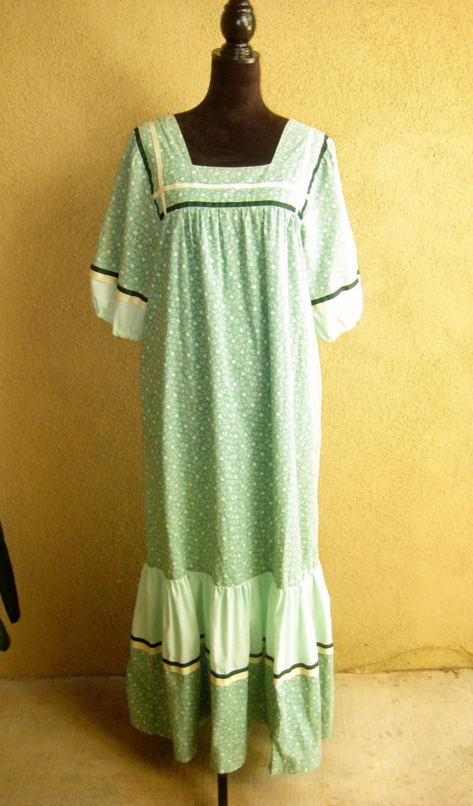Vintage Hilda Hawaii sage floral ruffle hem puff sleeves muumuu long dress M