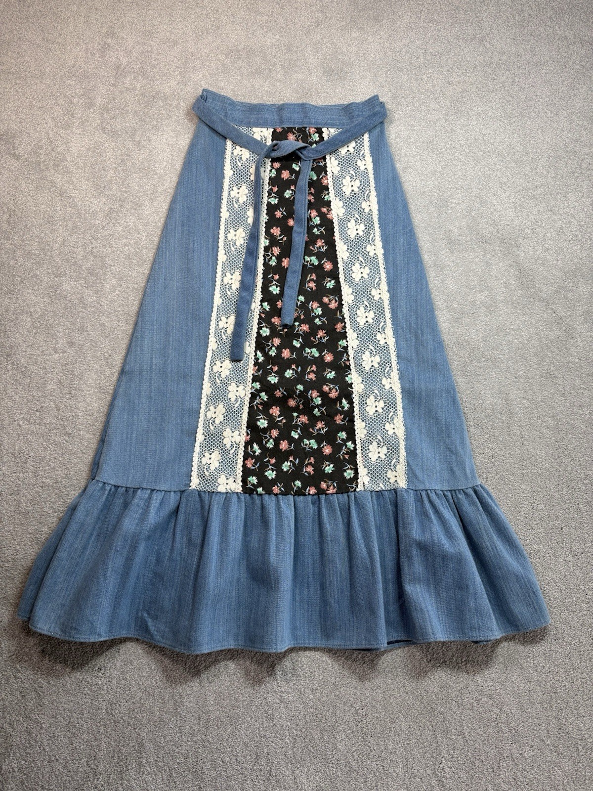 1970s Cottage Core Denim Lace Floral Jean Midi Skirt Women’s XXS Vintage