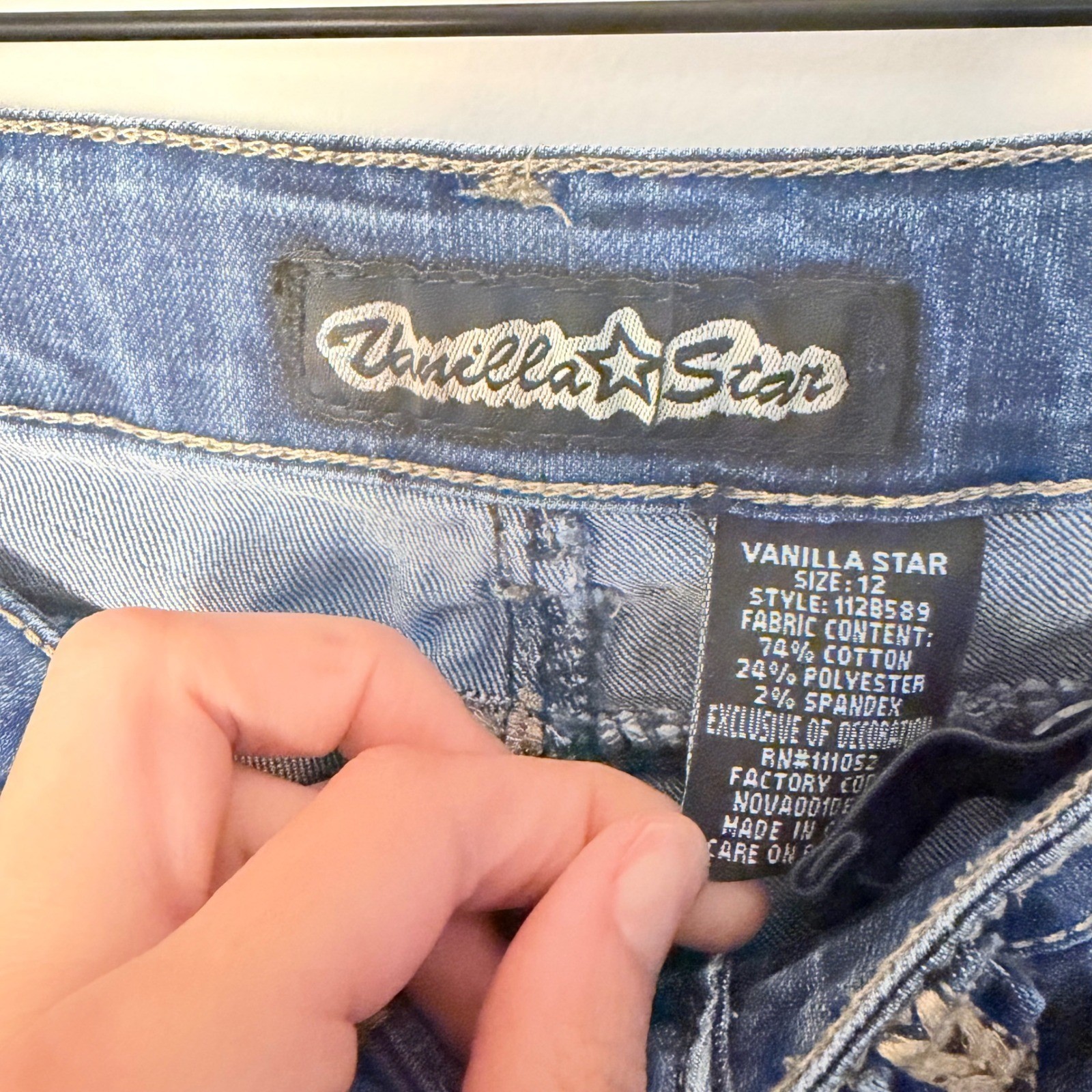VTG Vanilla Star y2K Low Rise Denim Capri Pants Embroidered 90s Jeans SZ XS/0