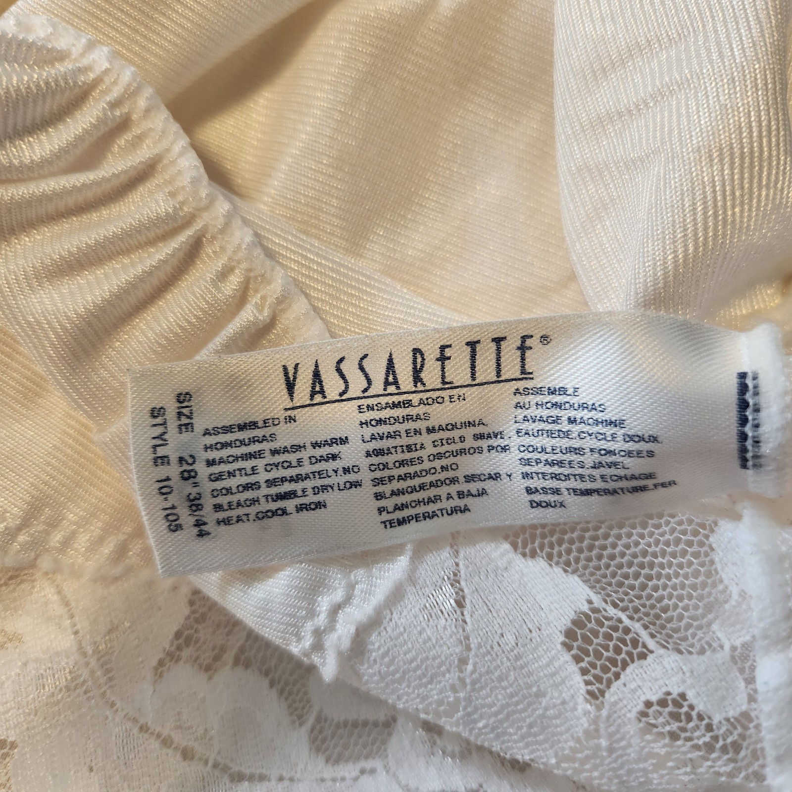 Women’s VASSARETTE Full Slip White 28” 38/44 Style #10-105 Lace Nylon Vintage