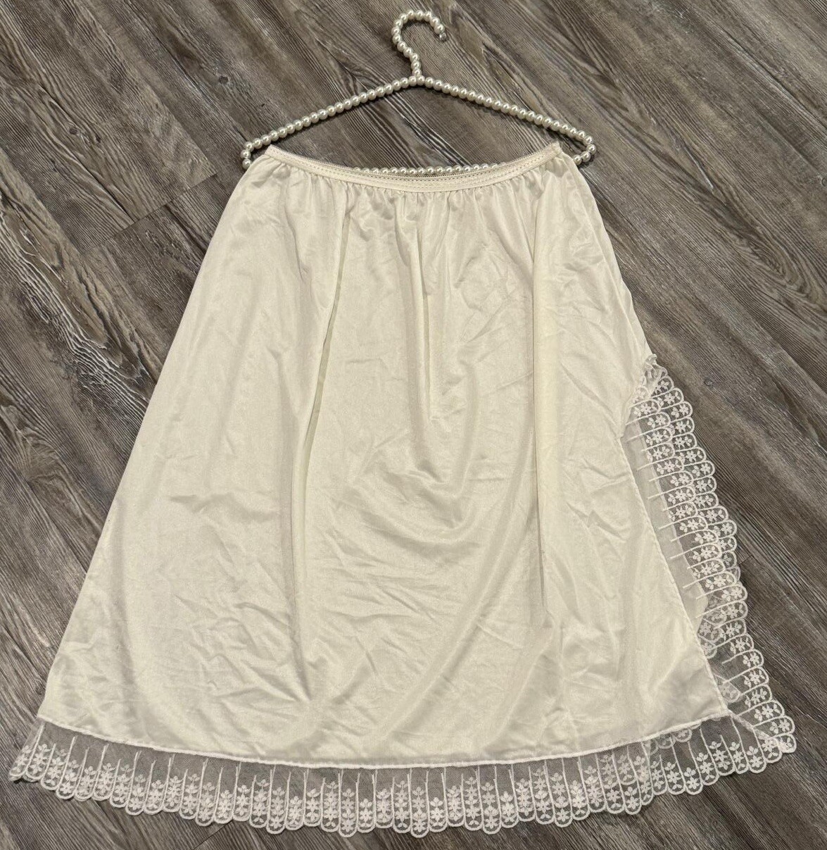 VTG 90’s Women’s Off White Nylon Wide Lace Elastic Waist Side Slit Half Slip L