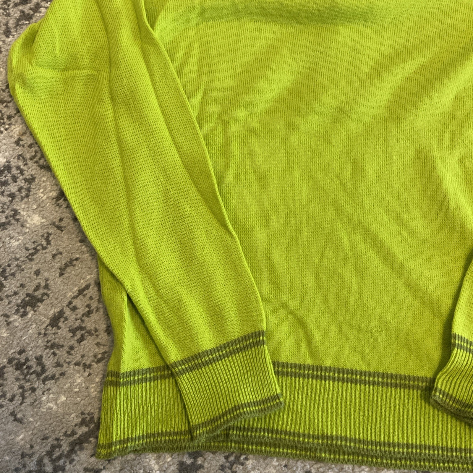 Vintage Sterling Green Sweater – Made in Korea 100% Acrylic – Medium Read