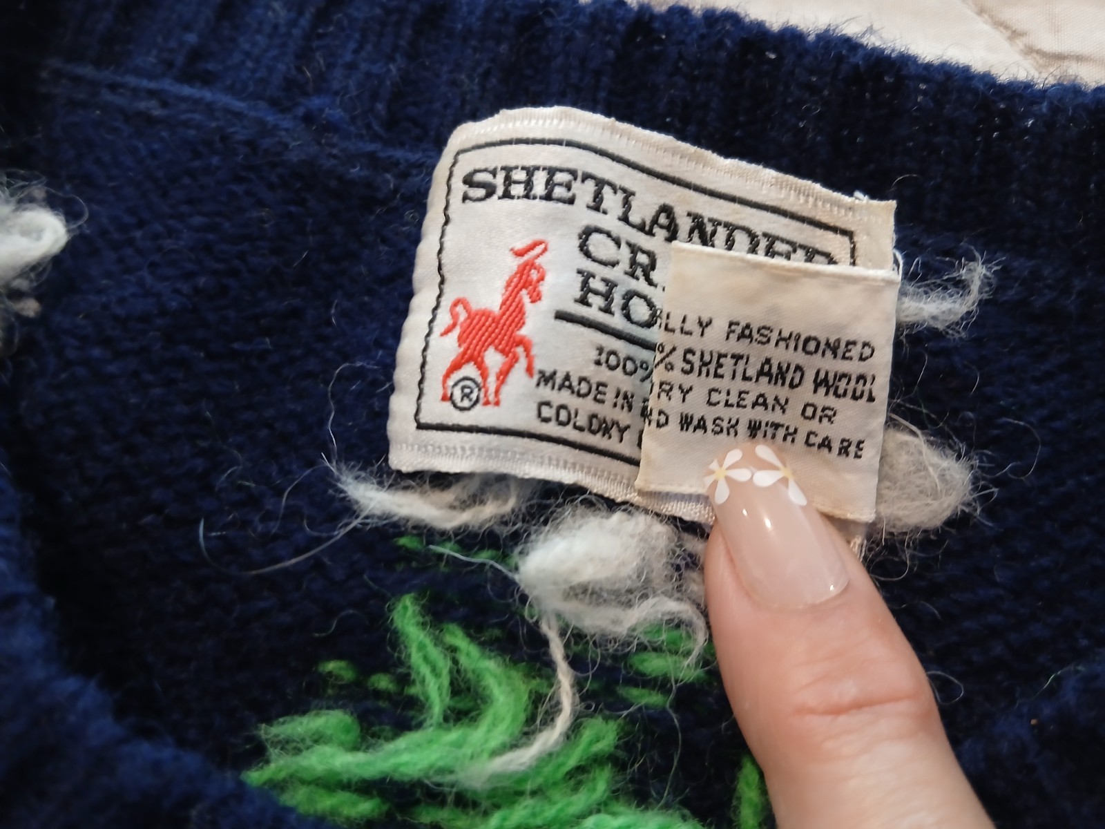 Shetlander Crazy Horse 100% Wool Vintage Sweater with Flowers