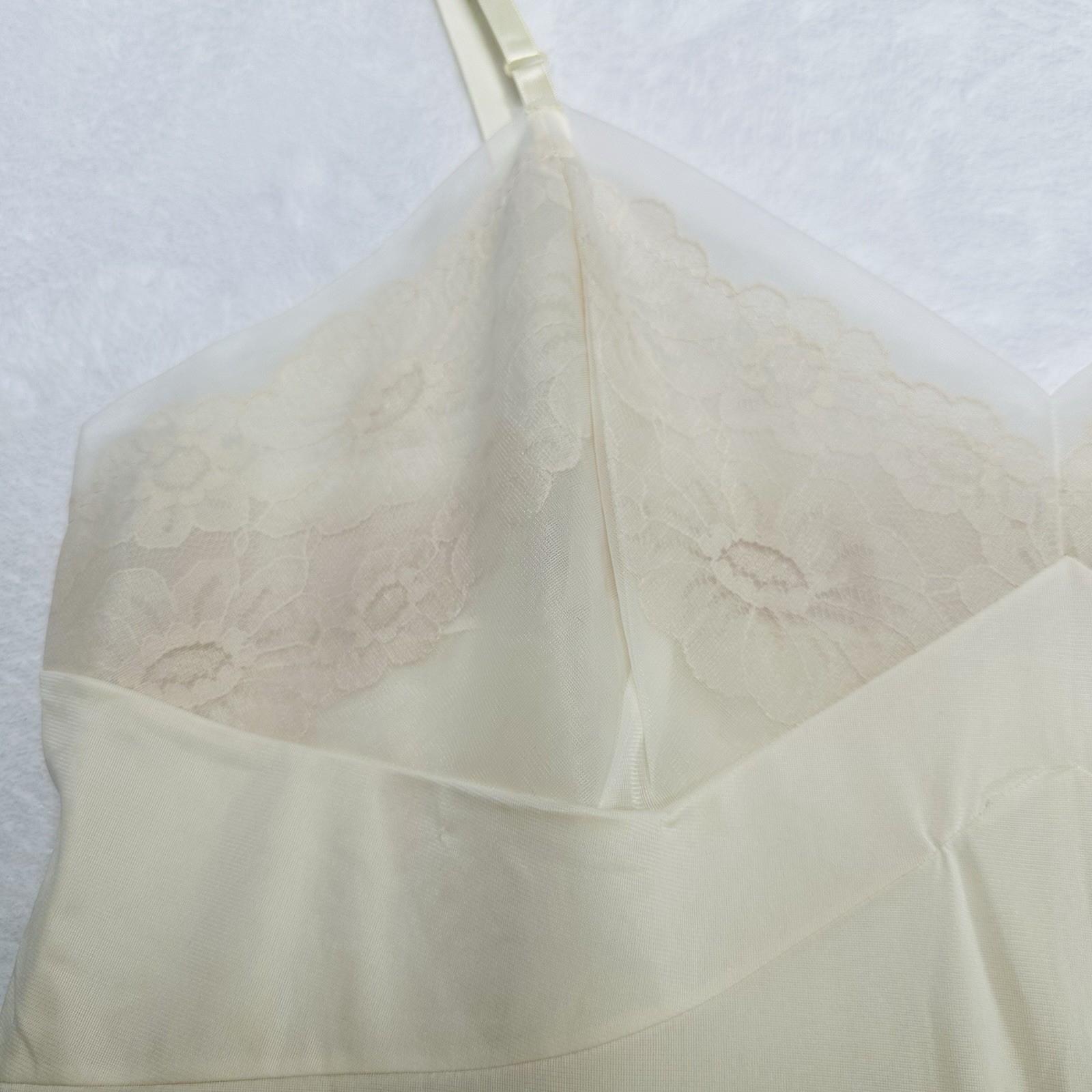 Vintage Vanity Fair Ivory Floral Lace Trim Antron III Dress Slip Women’s Size 40