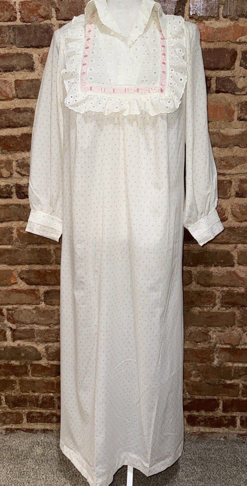 Vintage Eyelet Bib Rosebud Maxi Nightgown Pink Ribbon 1960’s Sz S/M Cottage Core