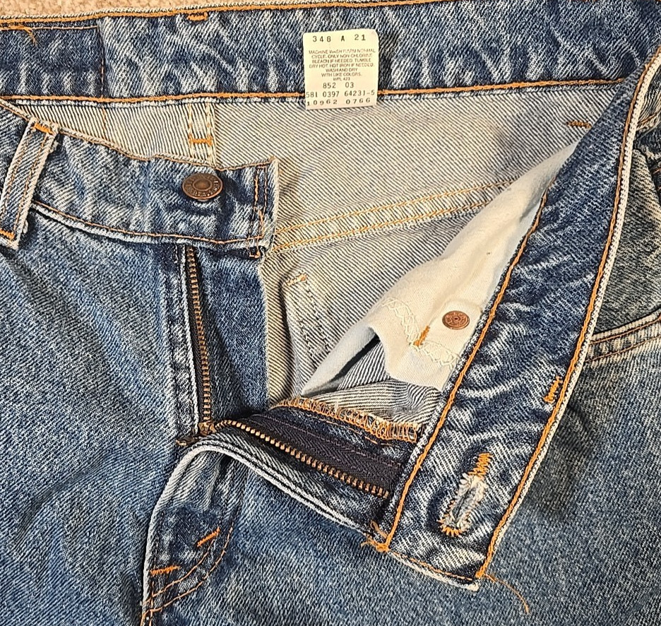 Levi’s 962 Vintage Loose Fit Straight Med Wash Orange Tag USA Made Juniors 11 M