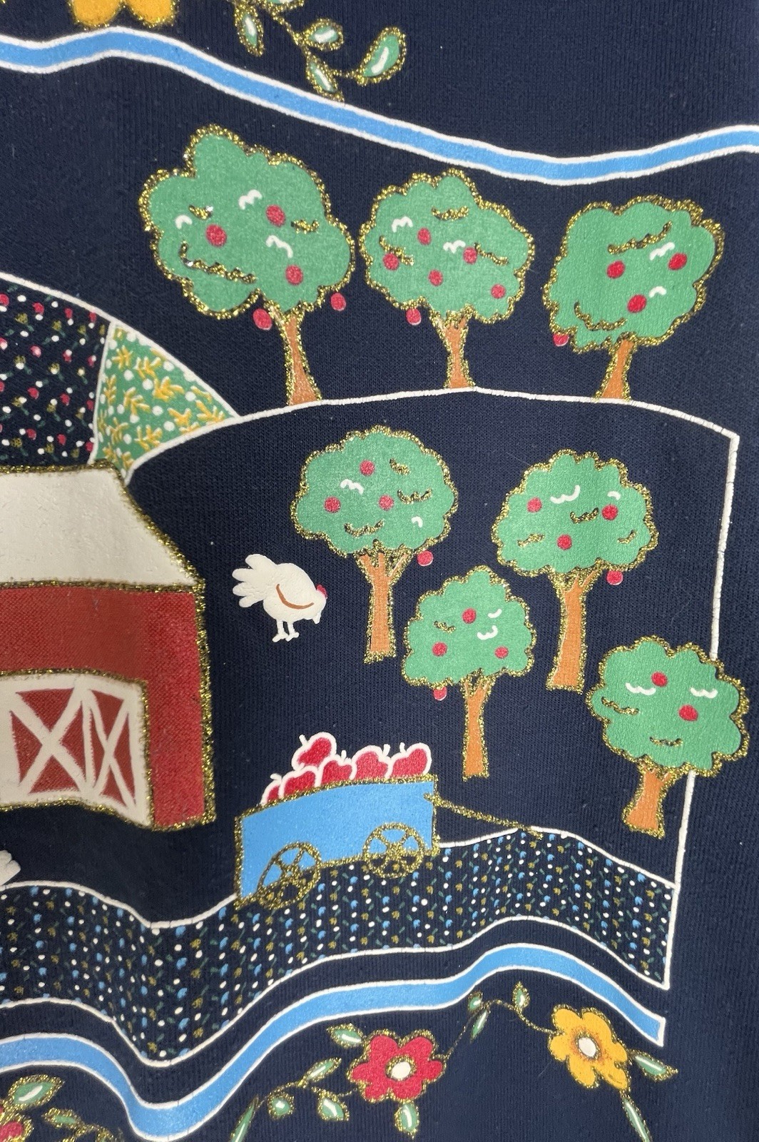 Sweatshirt ACT lll Size Medium Turtleneck Barn Scene On Vinyl Dark Blue
