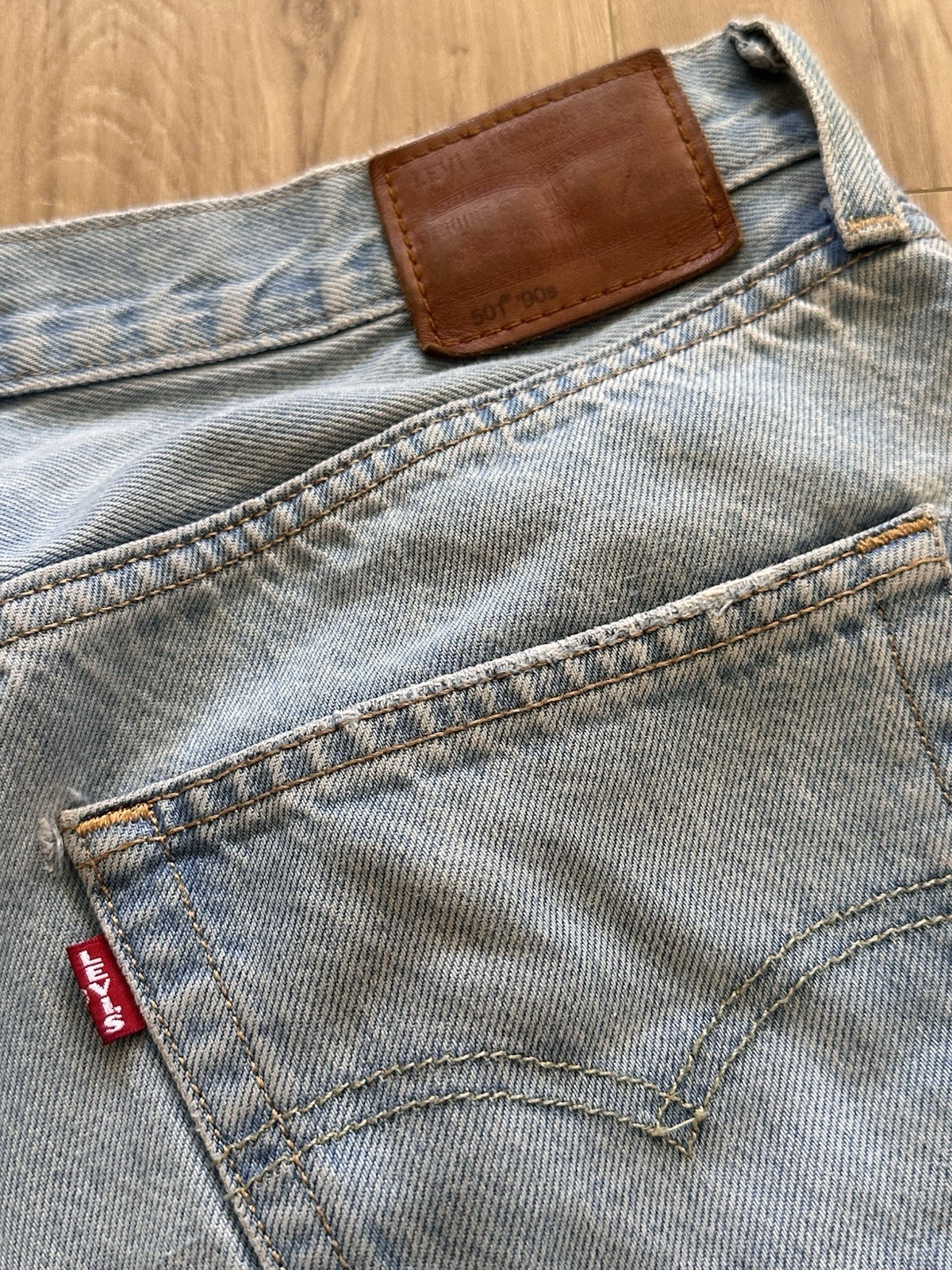 Levi’s Men’s Light Wash Blue Denim Straight Jeans Regular Fit 5-Pocket