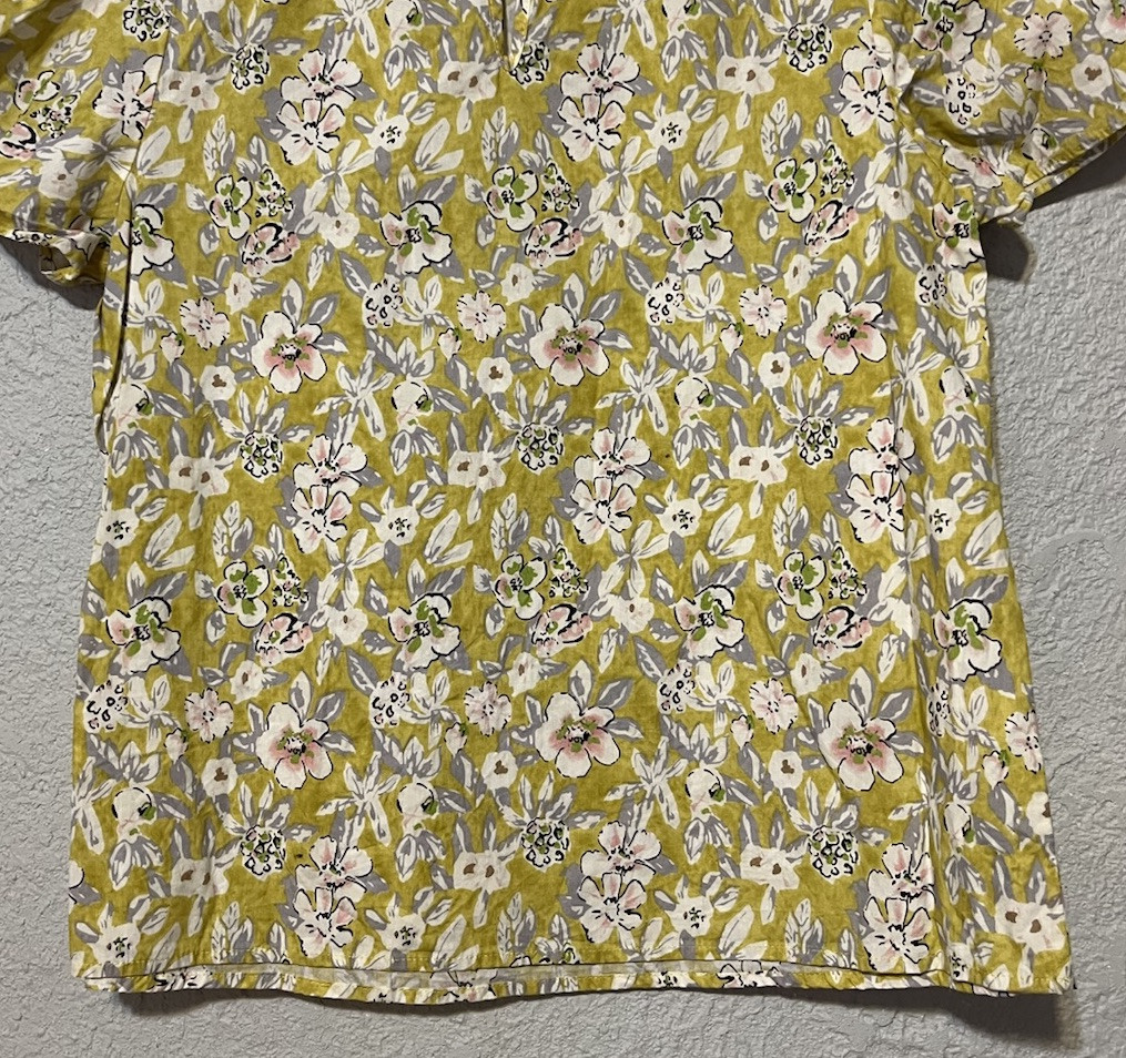 Mod Boutique Sz L Blouse Floral Rear Button Peek A Boo Back Short Sleeve Shirt