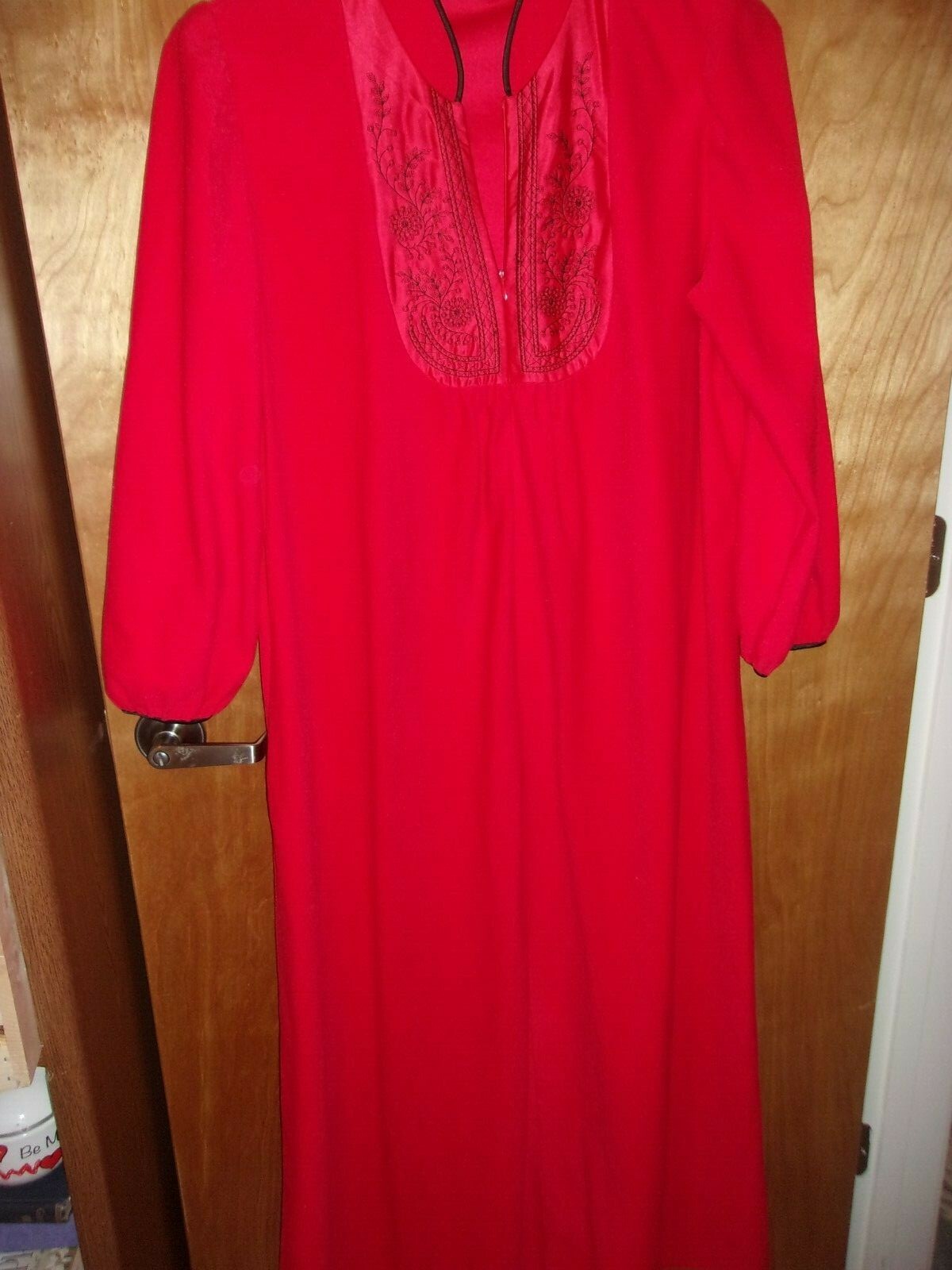 WOMAN’S VINTAGE ROBE GOWN RED VELOUR SIZE MEDIUM 6 INCH ZIPPER AT NECK JC PENNY