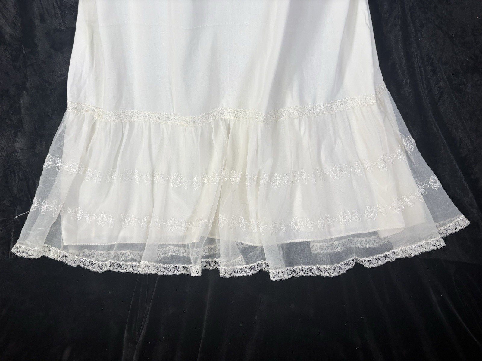 Vintage WHITE FULL SLIP DRESS Nylon 1950’s Pin Tucks Marilyn Monroe Sz S-M *