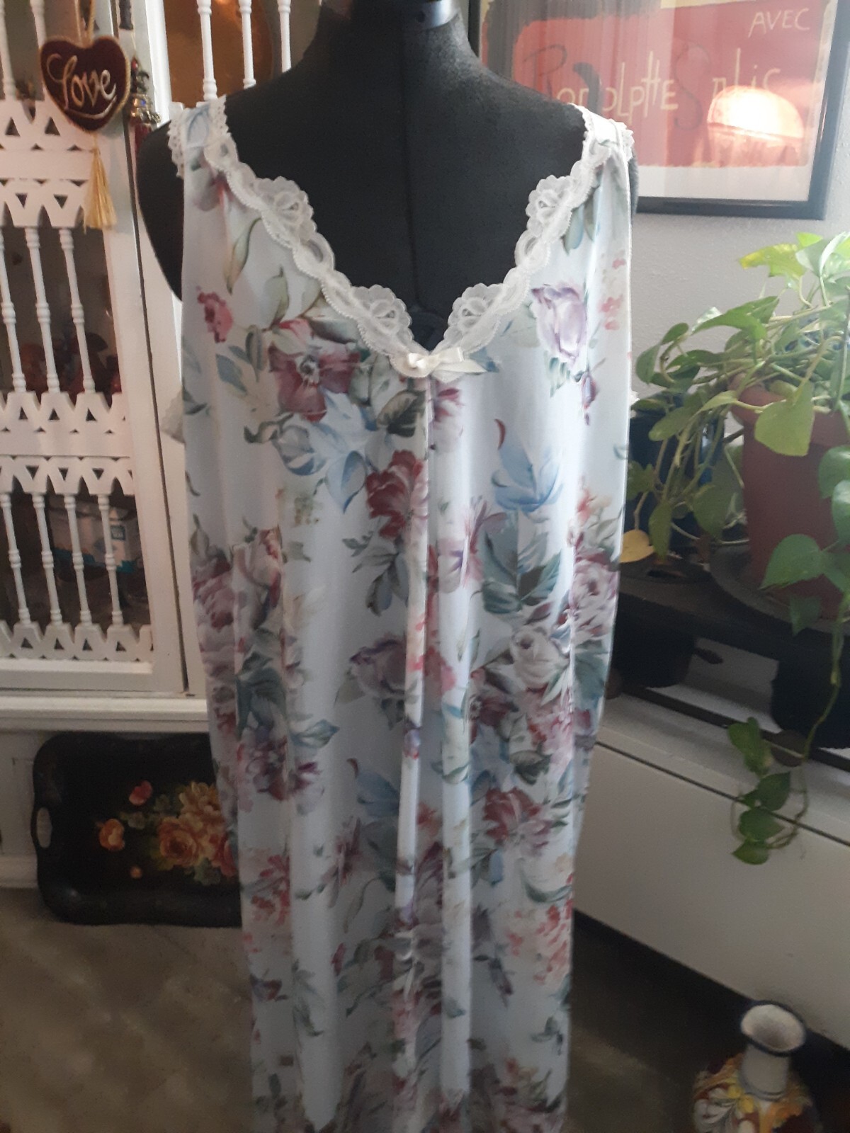 Vintage Chiha Womens Size Large Night Gown Floral Blue Pink Red Green Beige