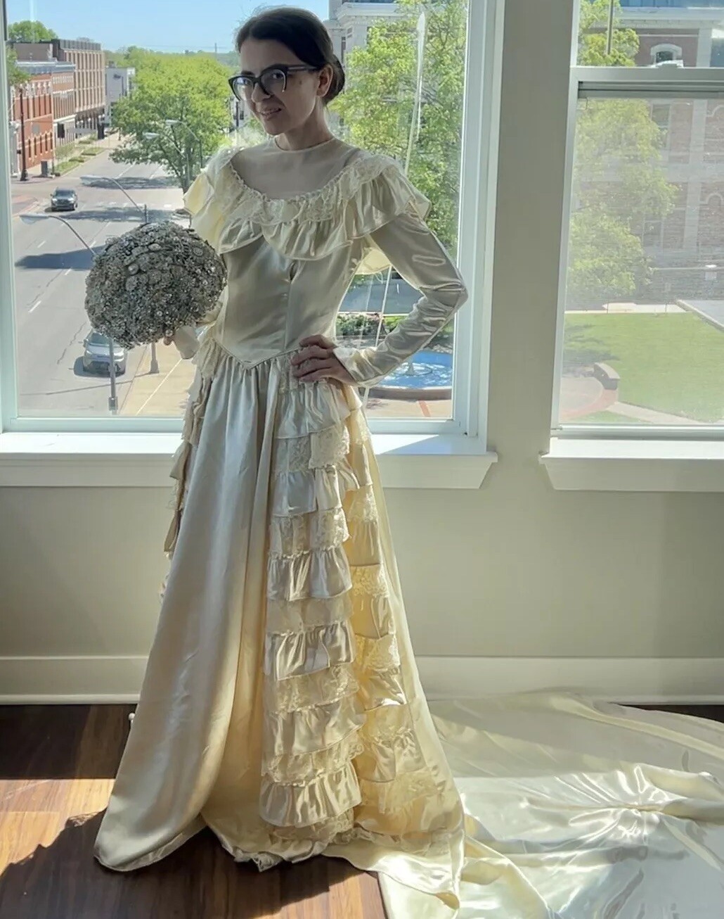 Vintage 1940s Candlelight Satin Lace Wedding Dress Bridal Gown Ruffle Train XS/S