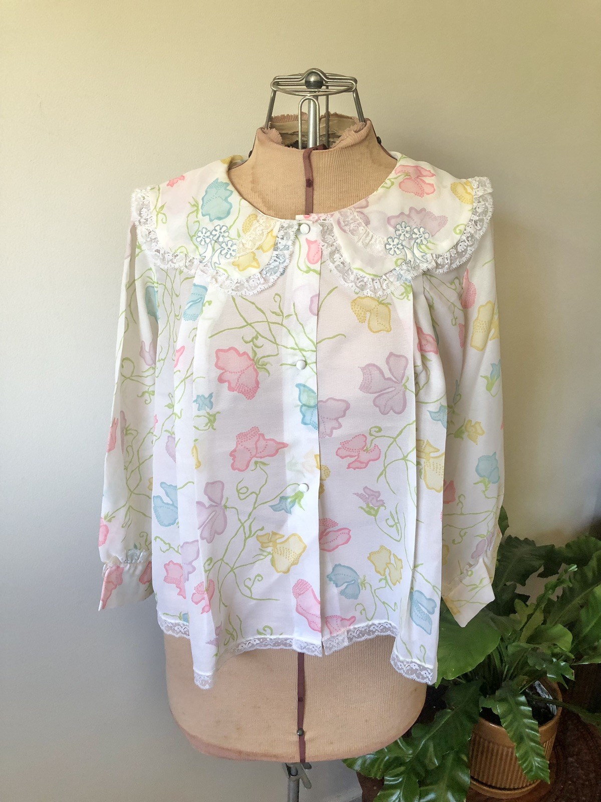 Vintage 60’s Vining Sweet Pea Floral Corhan Noumair Bed Jacket