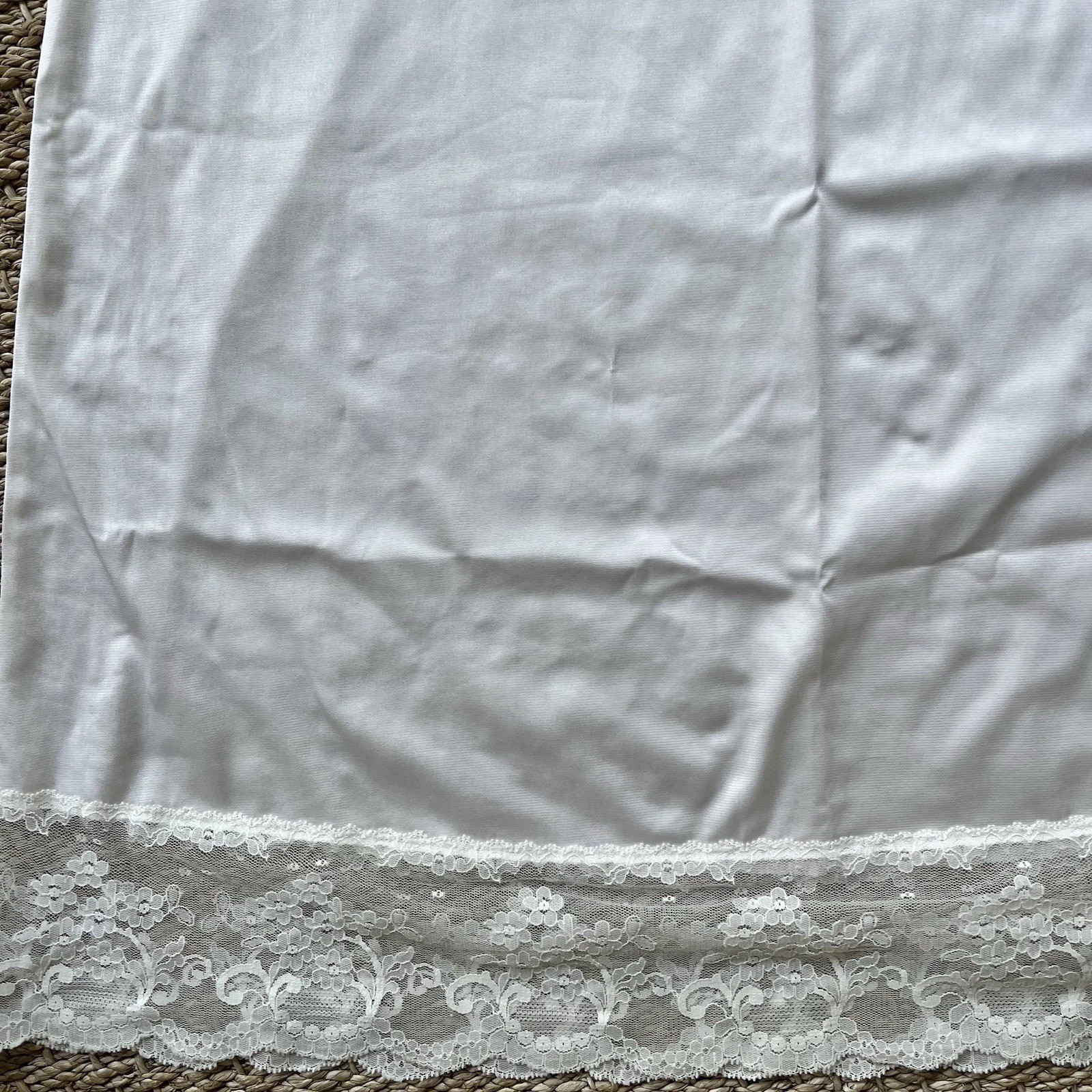 70s/80s Vintage Vanity Fair White Lace Trim Slip Antron III Nylon Size 36 TT