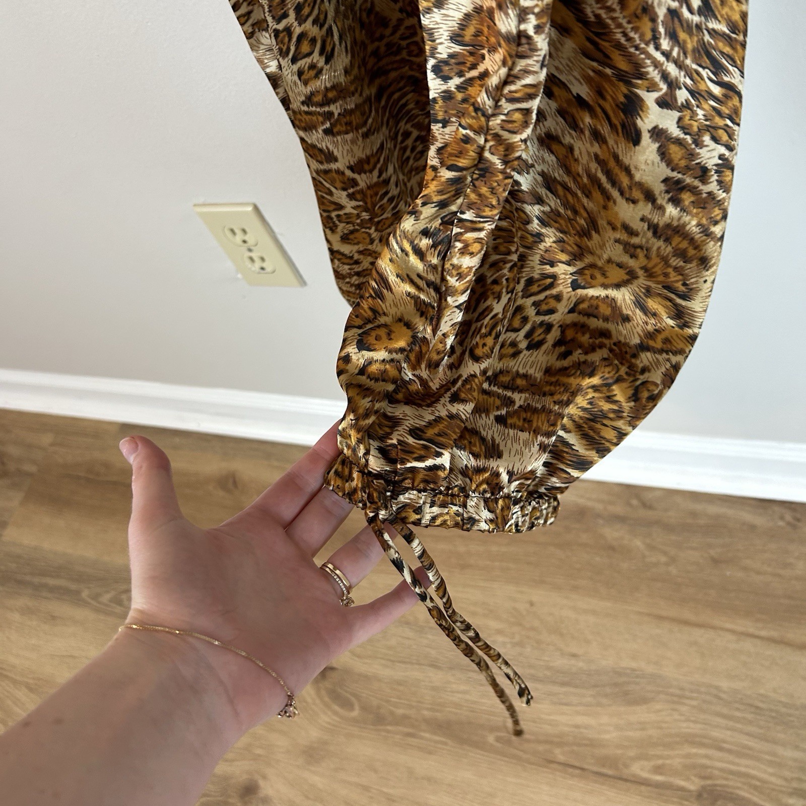 Vintage 60s Leopard Sateen Capri Balloon Pant Jumpsuit Sz XL Ruffe Neck Animal