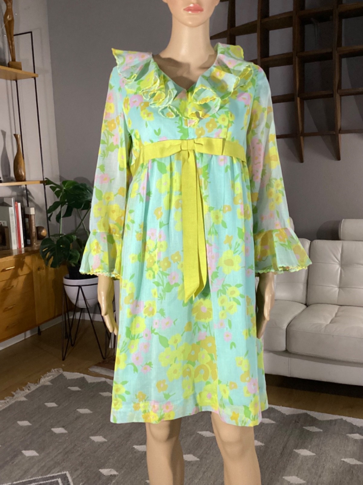 Vintage 60s 70’s Floral Sheer Mini Dress Ruffle Collar & Cuffs Women’s M L