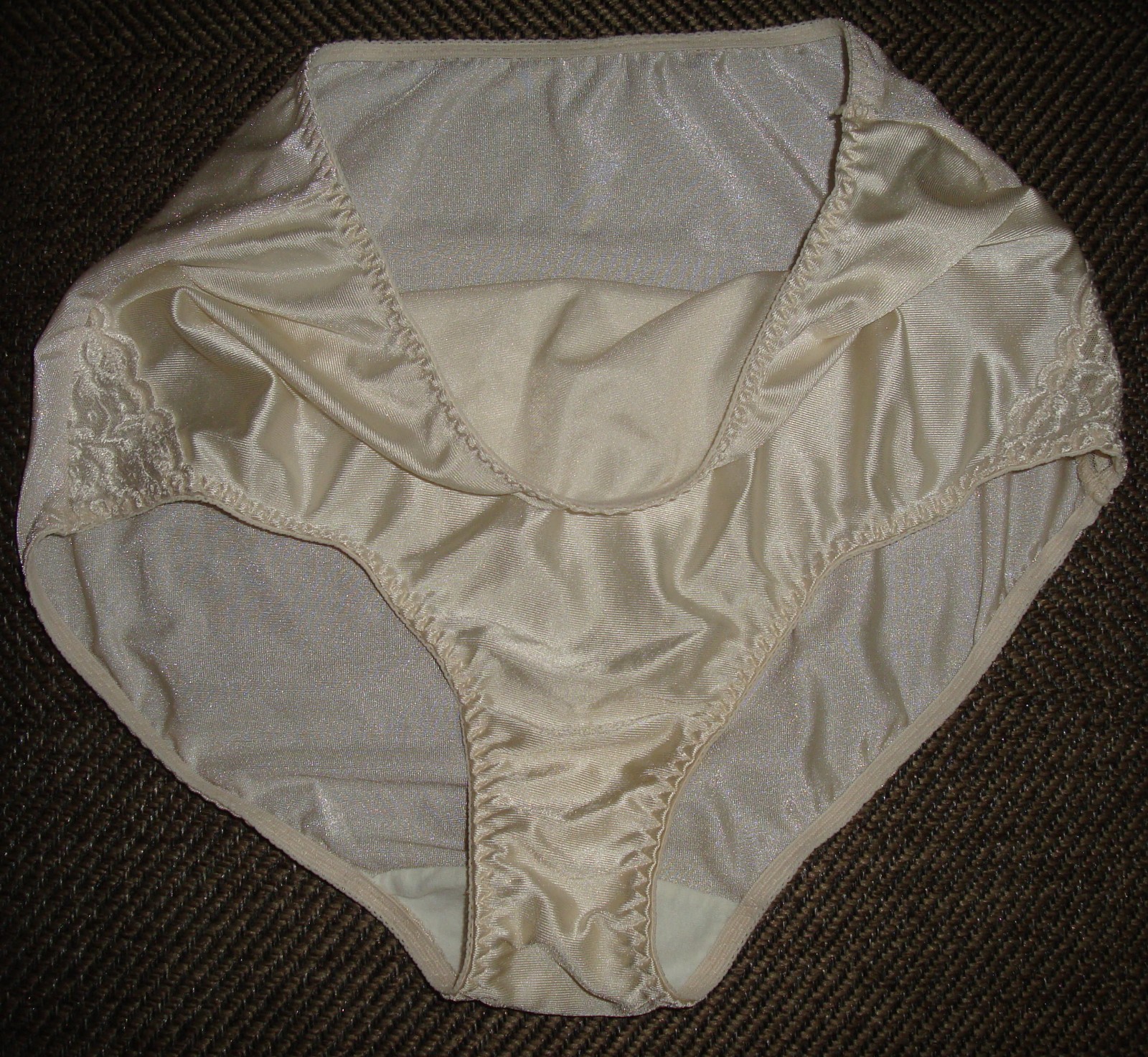 Vintage Vanity Fair 7 L White Satin & Lace Brief Style # 13-074