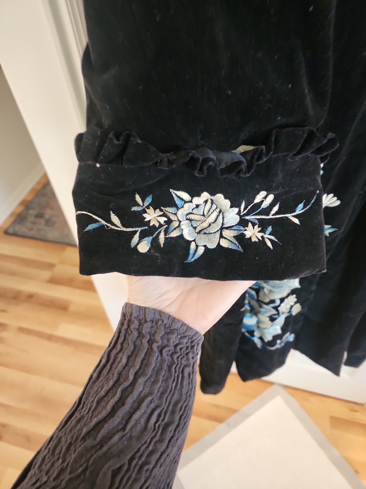 Vintage 1950s Japanese Souvenir Velvet Robe Coat Embroidered Bird Floral…