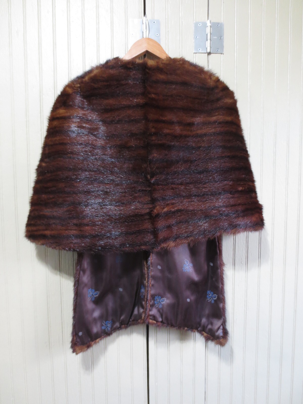 Morton’s Washington D.C. MEDIUM BROWN Ladies FUR CAPE or SHAWL