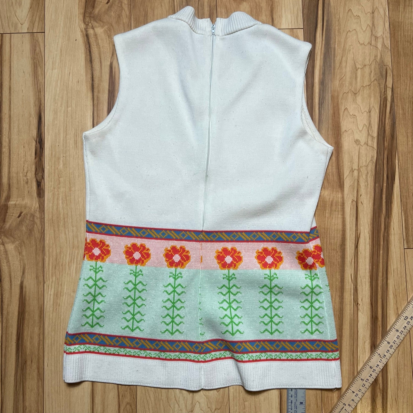 VINTAGE 70s Mod Golf Vest Size S Floral V Neck Geometric Knit Mr Beau Gogo