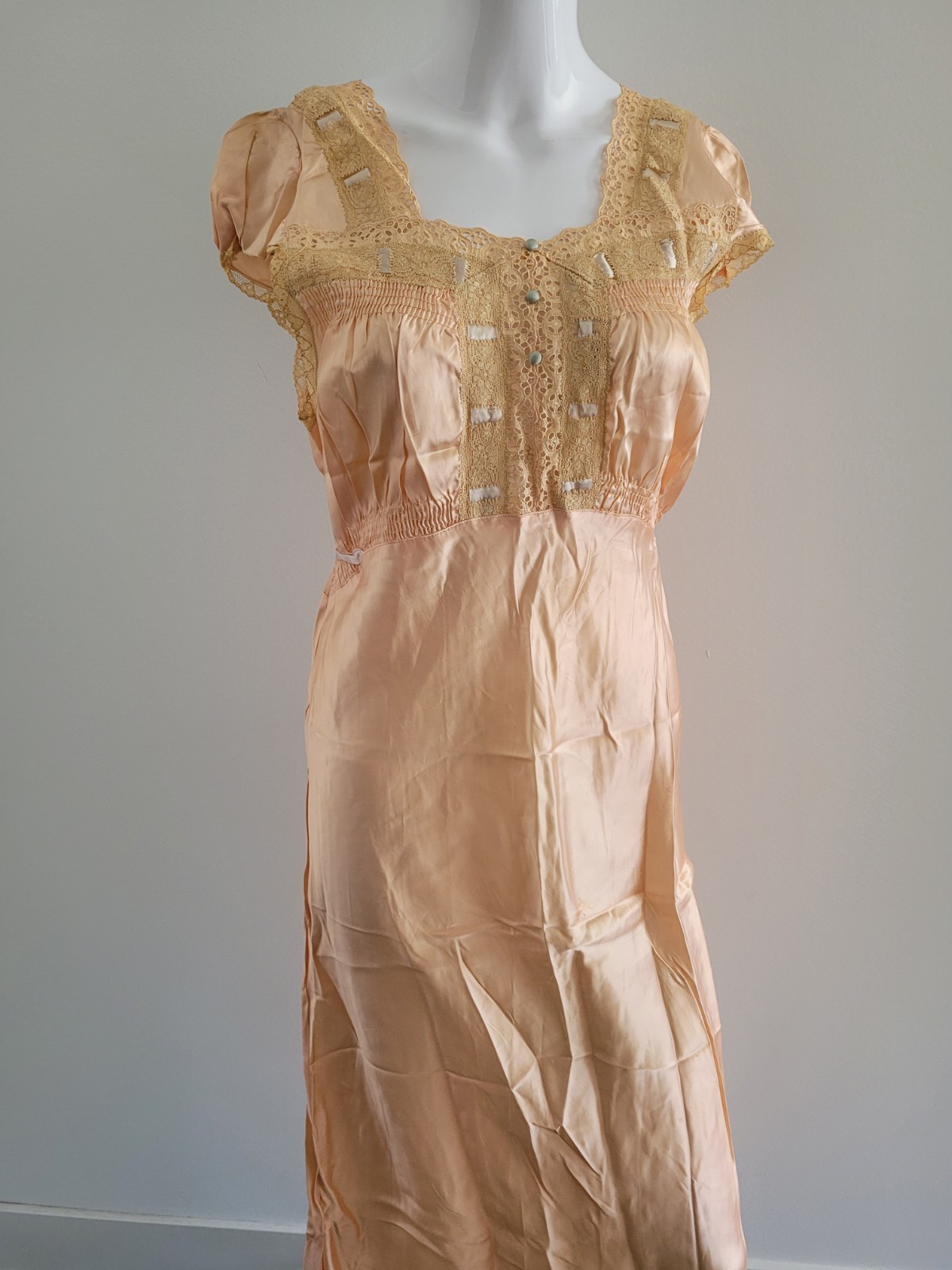 Vintage 1930s Peach Nightgown w Lace Trim & Ribbons Unworn Size 40