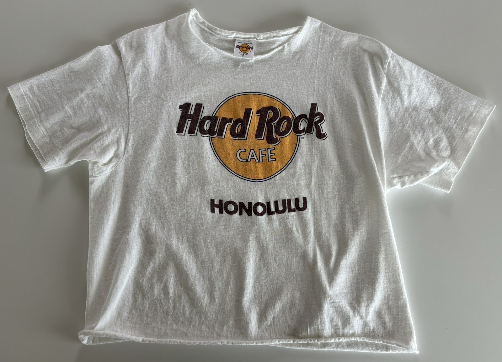Vintage Hard Rock Honolulu Single Stitch Cropped Women’s T Shirt Hawaii READ