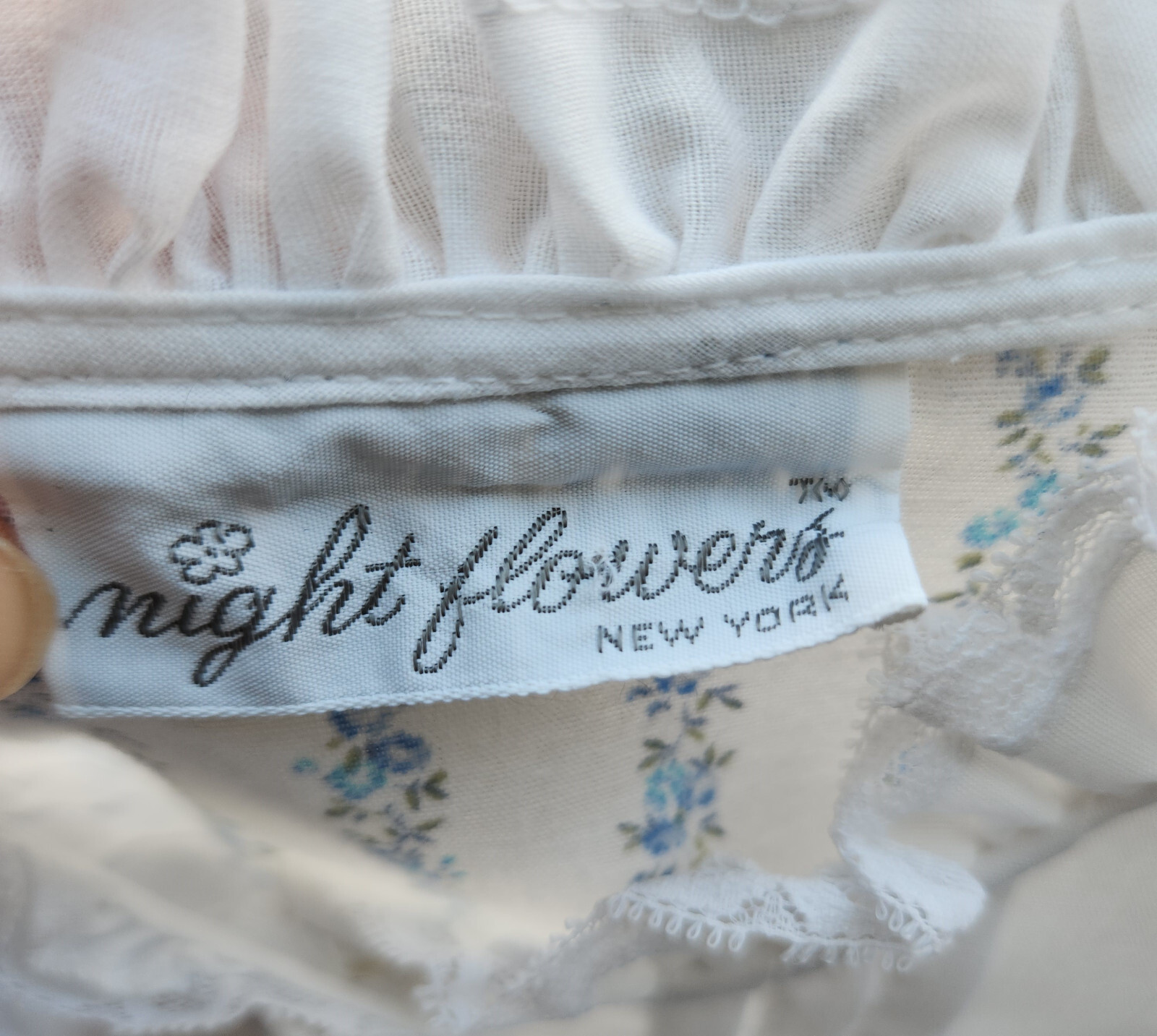Vintage Night Flowers Lace Trim Pintuck Floral Cottage Nightgown White Bust 46″