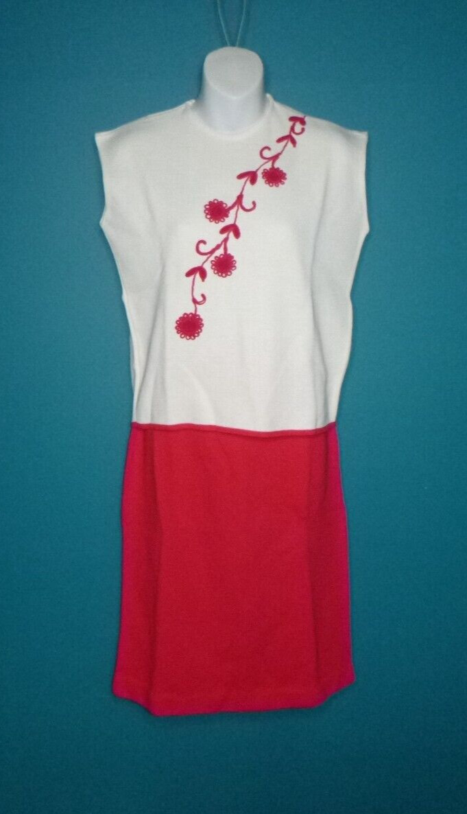NOS Vtg 70s Sweater Knit Skirt & Top Magenta Off White Embroidered Flowers Sz M