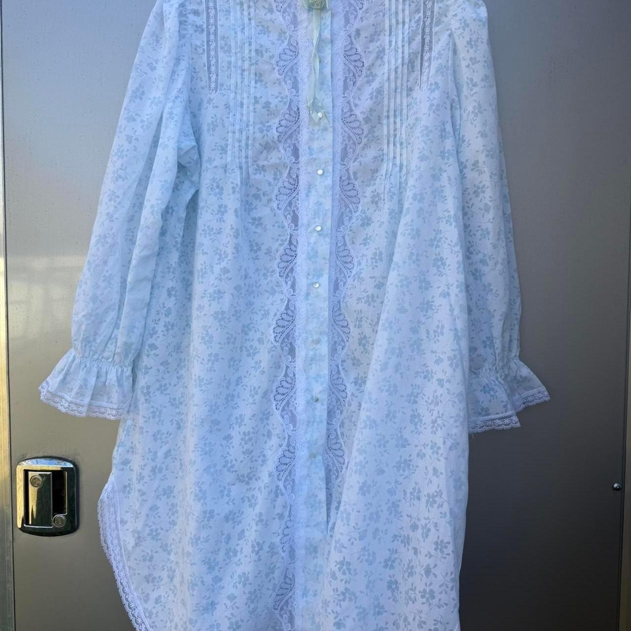 Vtg lace button up house or garden gown, high neck details and ruffle sleeves