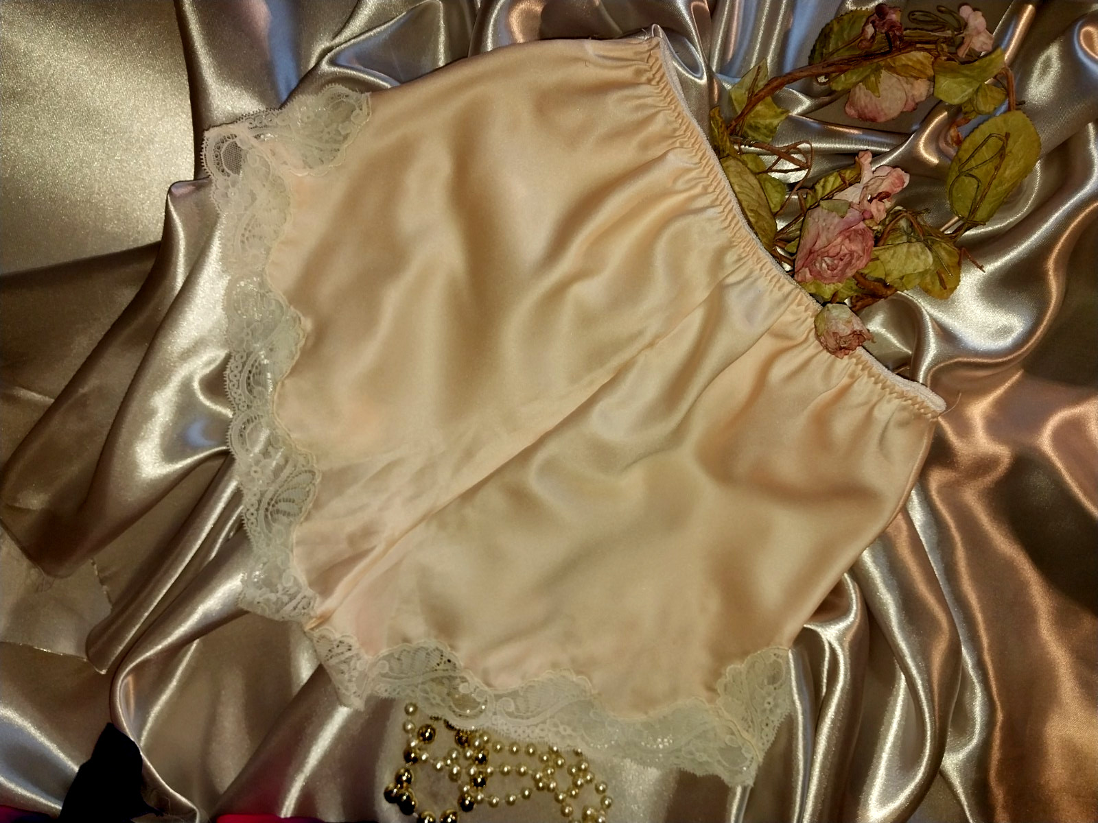 VTG SATIN SHINY CHANTILLY LACE EMBRD COQUETTE FRENCH PANTIES KNICKERS BLOOMERS P