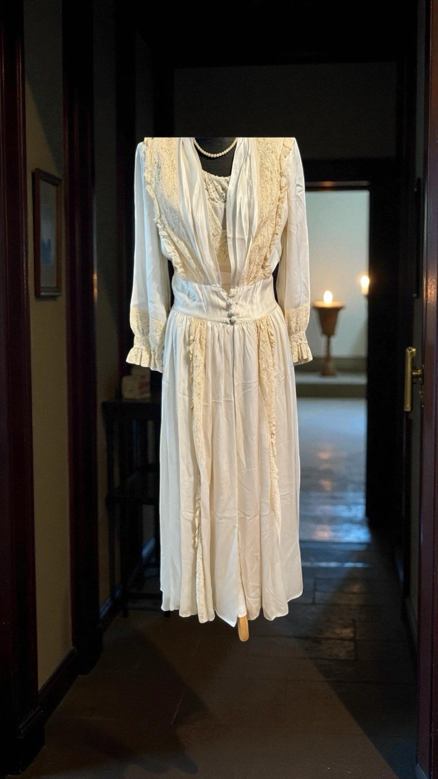Amazing 1940’s Cream Colored Sexy Peignoir Robe Honeymoon Set Ruffles Lace