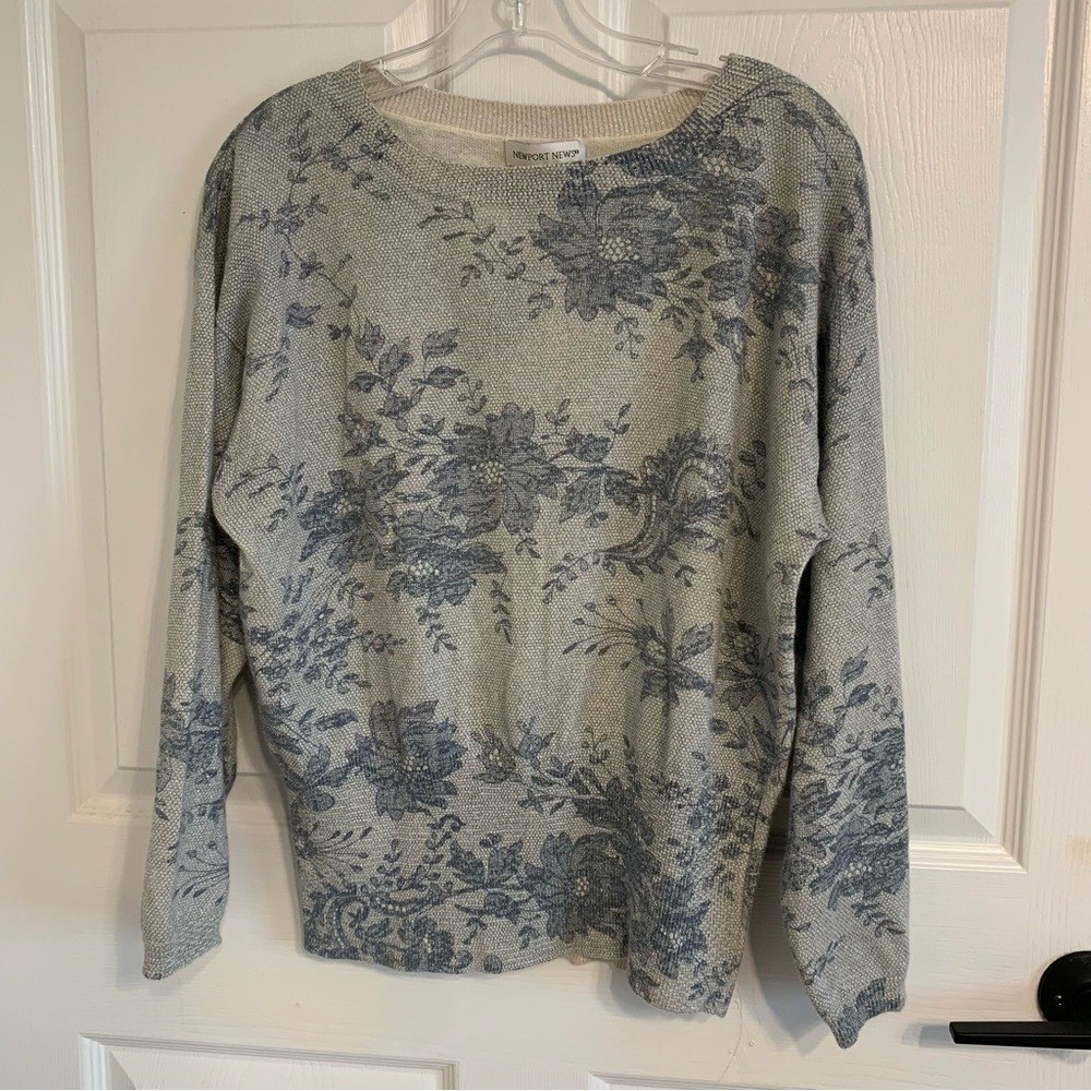 Newport News Crew Neck Sweater Size Medium Shimmery Floral Luxury