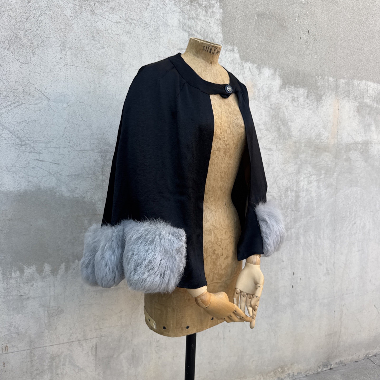 Vintage 1930s Black Silk & Grey Fur Capelet Keyhole Back Art Deco Dress Cape