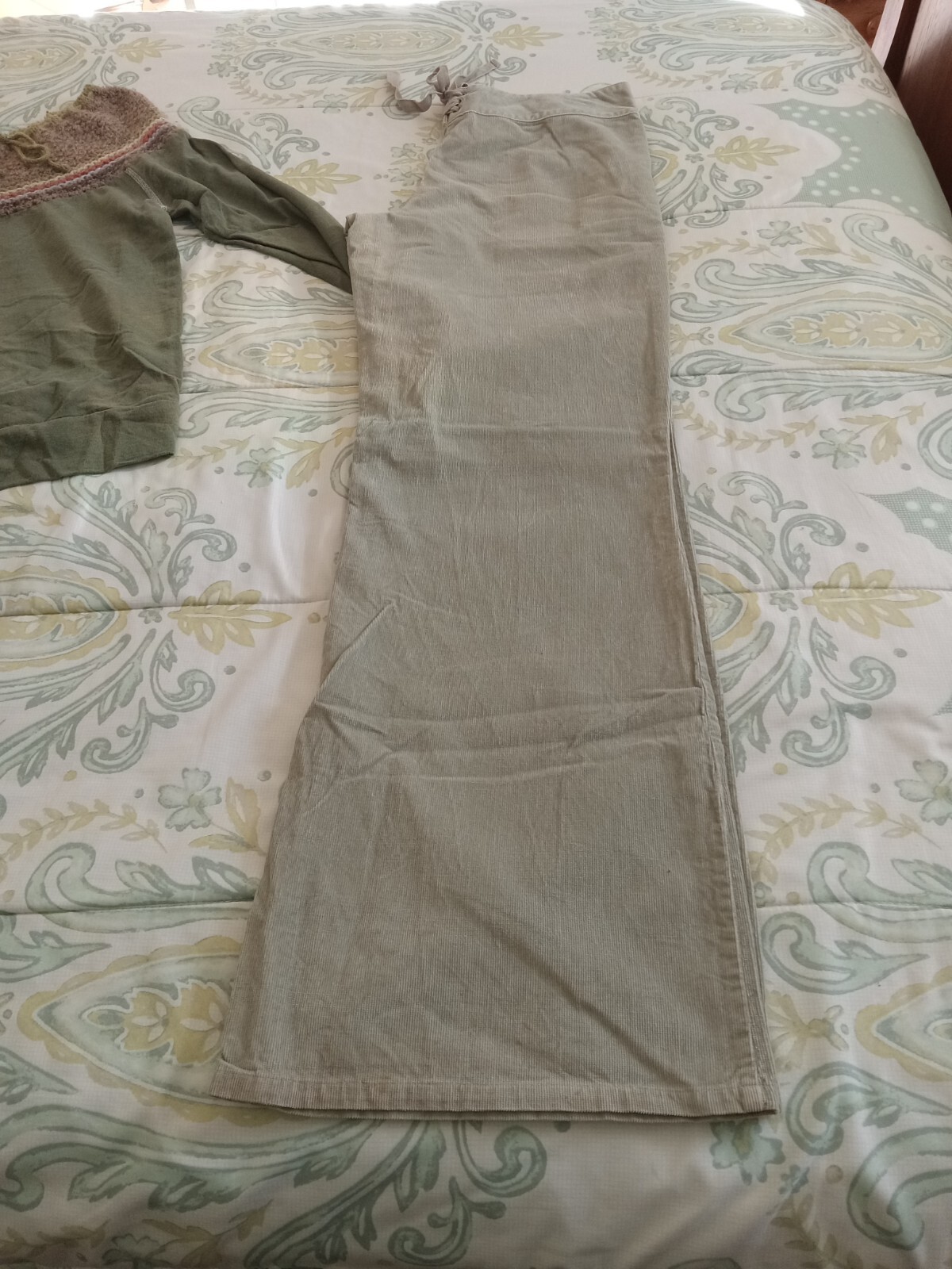 Vintage Delia’s Juniors XL Sweater And 13/14 Corduory Tan Pants With Wide Flare