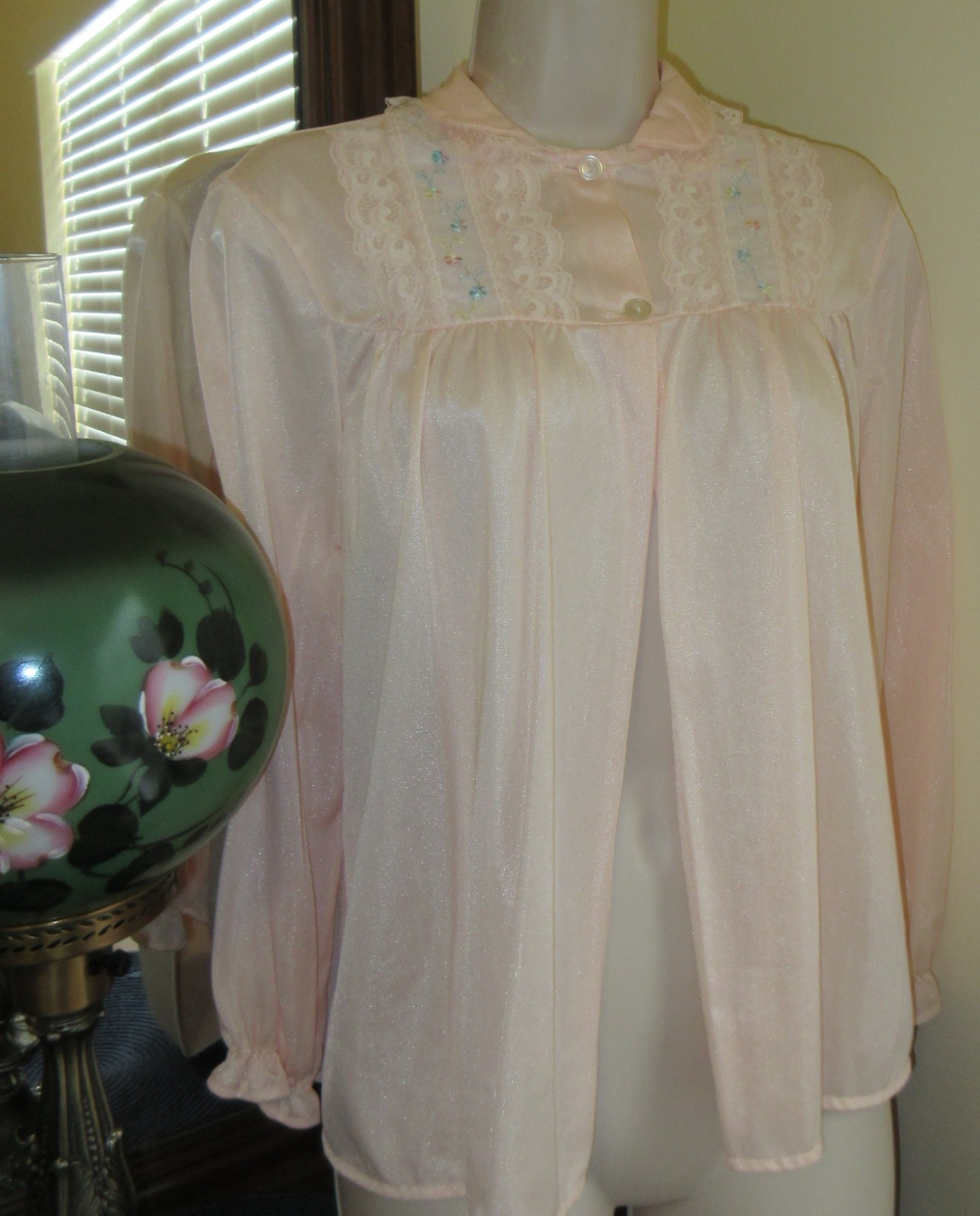 1960’s BED JACKET unbranded PEACHY PINK nylon LACE EMBROIDERY size MEDIUM USA