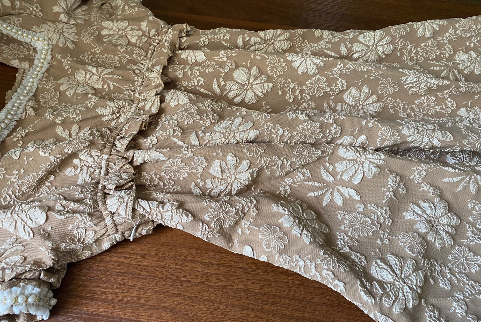Vintage „Renaissance” Long Gown Floral Design Tan White Med