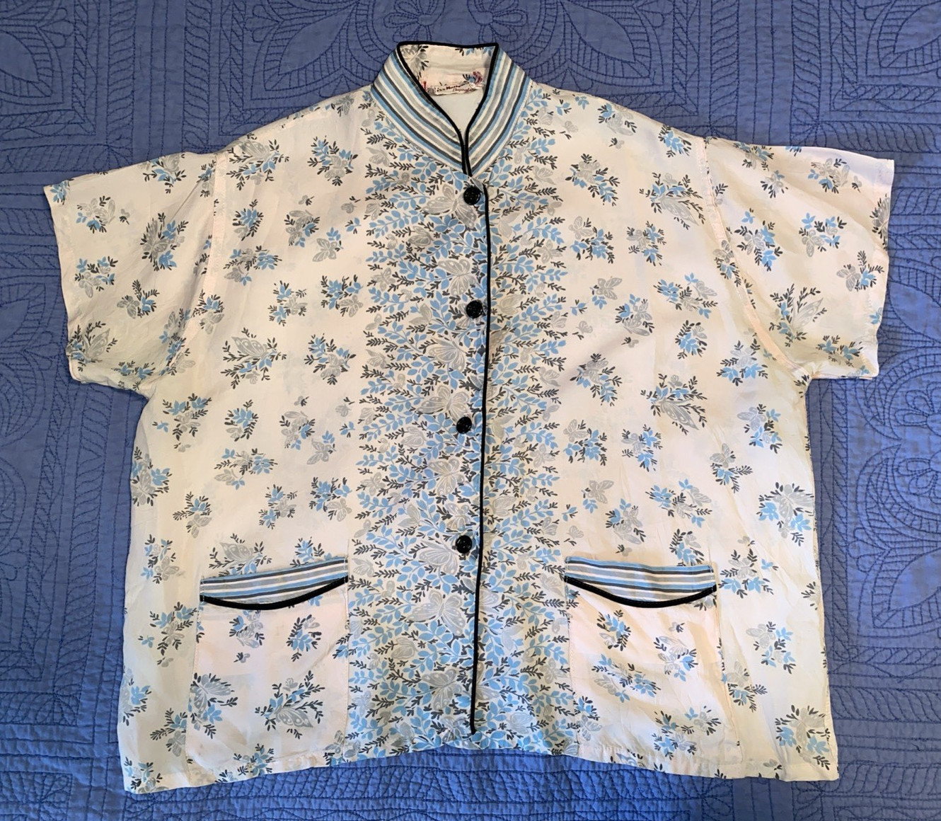 VINTAGE Asian Inspired Print Bed Jacket M Button Front Pajamas Mandarin Collar