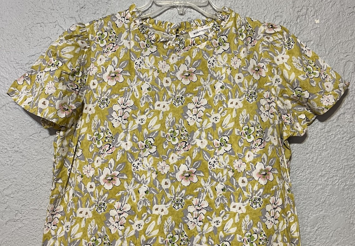 Mod Boutique Sz L Blouse Floral Rear Button Peek A Boo Back Short Sleeve Shirt
