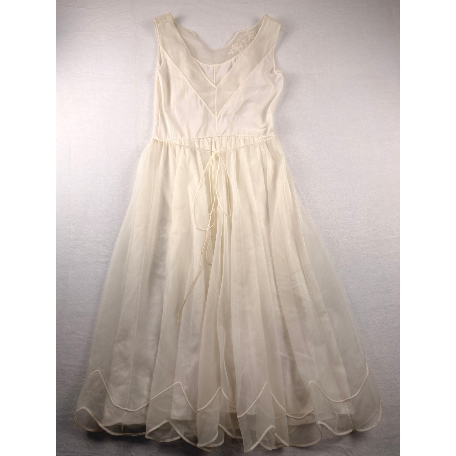 Vintage Shadowline Ivory Nylon Lace Nightgown Scalloped Hem Sleeveless White 32