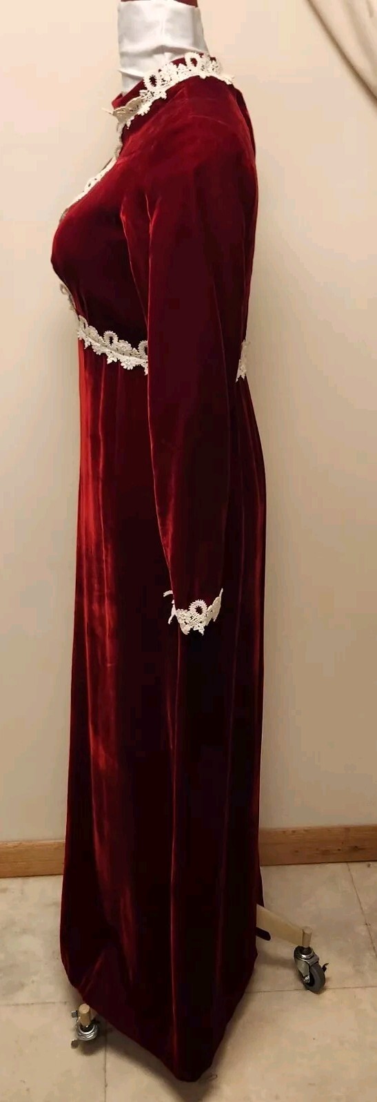 Vntg 1960s Burgundy/Red Maxi Dress*Empire Waist w/Lace Trim*True Velvet*Gd Cond