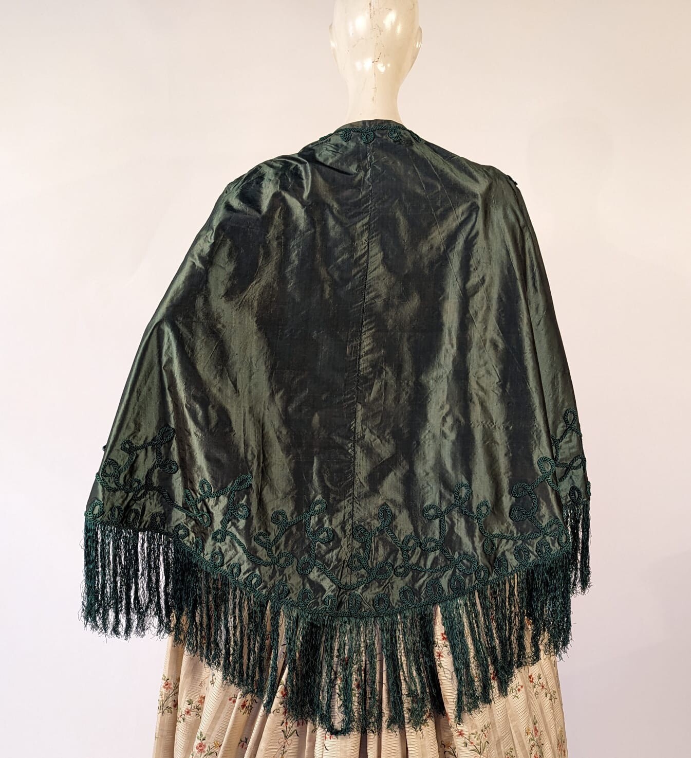 CIVIL WAR 1860’S GREEN ONYX SILK TAFFETA CAPE W SOUTACHE SCROLLS + FRINGE 
