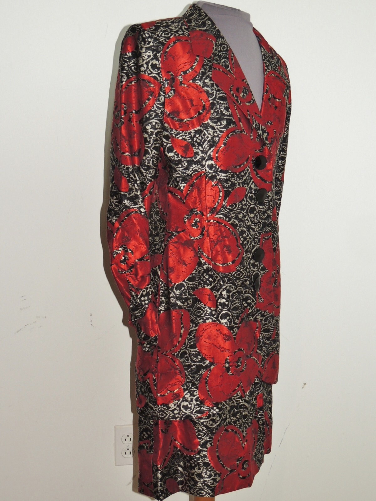 James Galanos 1980’s – 1990’s Red / Gray Silk Skirt Suit sz MED w- 28 1/2