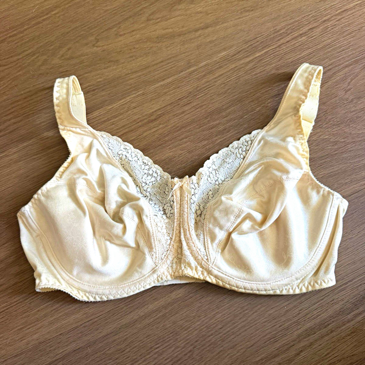 Playtex Secret 34DD Beige Satin Lace Underwire Everyday Bra, MPN 4433